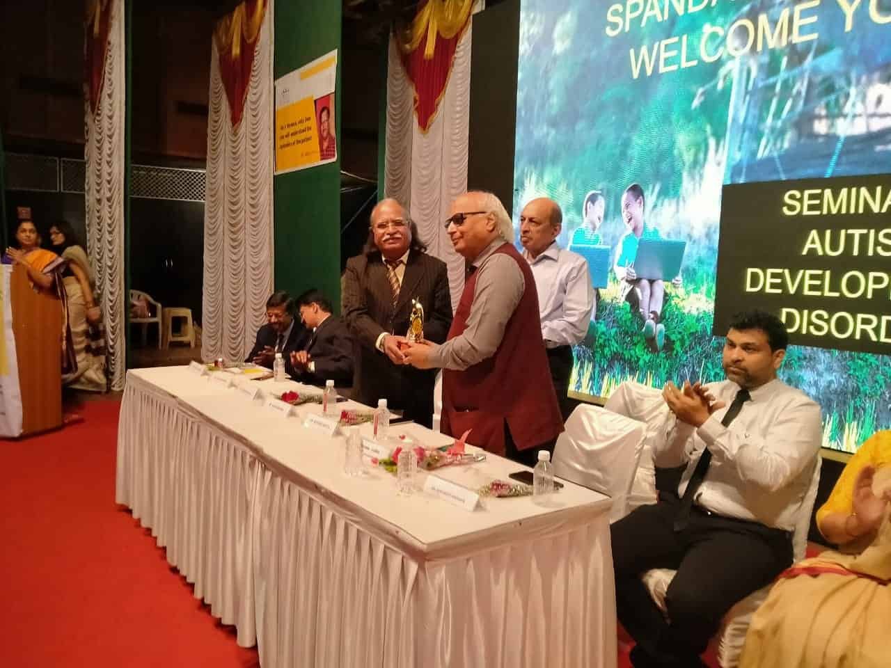 Presentation of momento to Chief Guest Dr.Arun Bhasme by Shri Sudheendraji